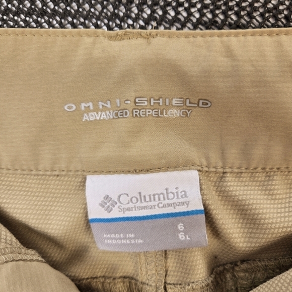 Columbia Women's 6 Kestrel Omni Shield Trail Shorts Beige Active Fit Stretch - Picture 5 of 8